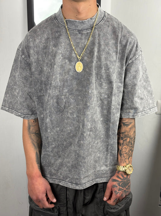 t-shirt over slavata grigia